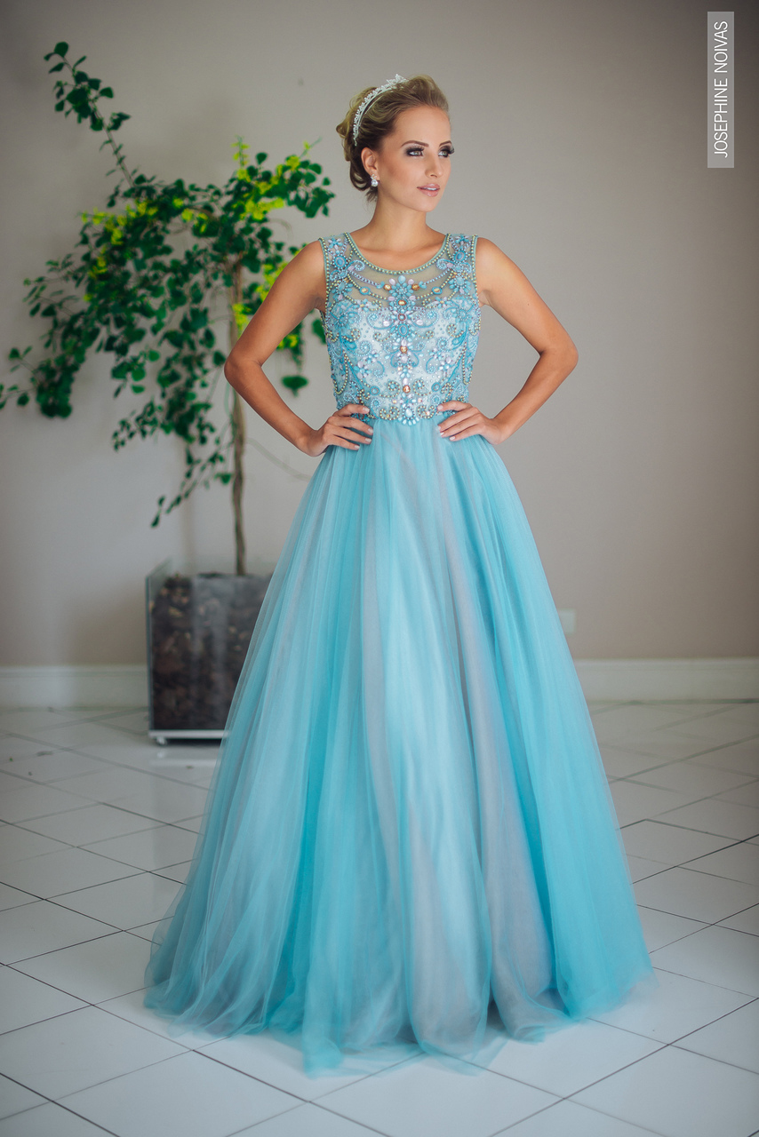 Vestido de Debutante - Azul Tiffany com corpo bordado