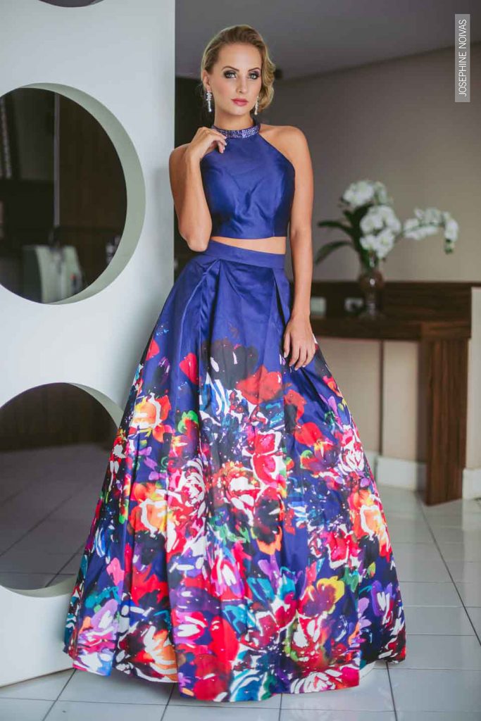 Vestido de Debutante - Saia e Cropped na cor roxo com estampas de cores