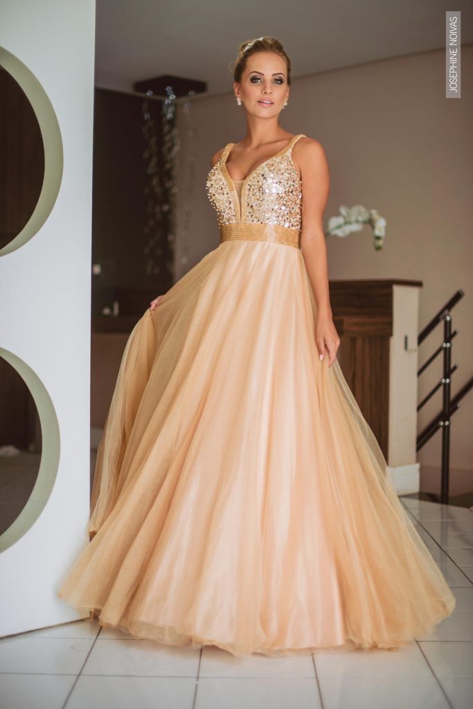 Vestido de Debutante - dourado com corpo bordado