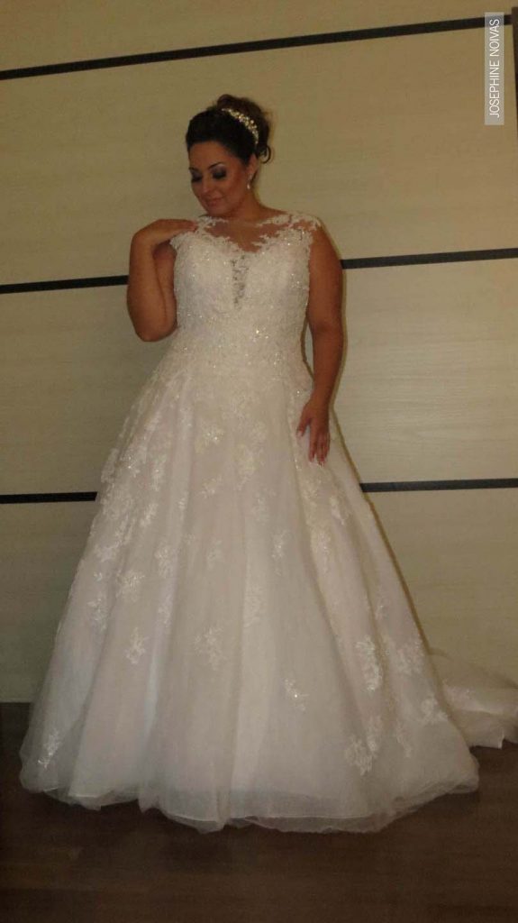 Vestido de Noiva - Corte Princesa Com transparência
