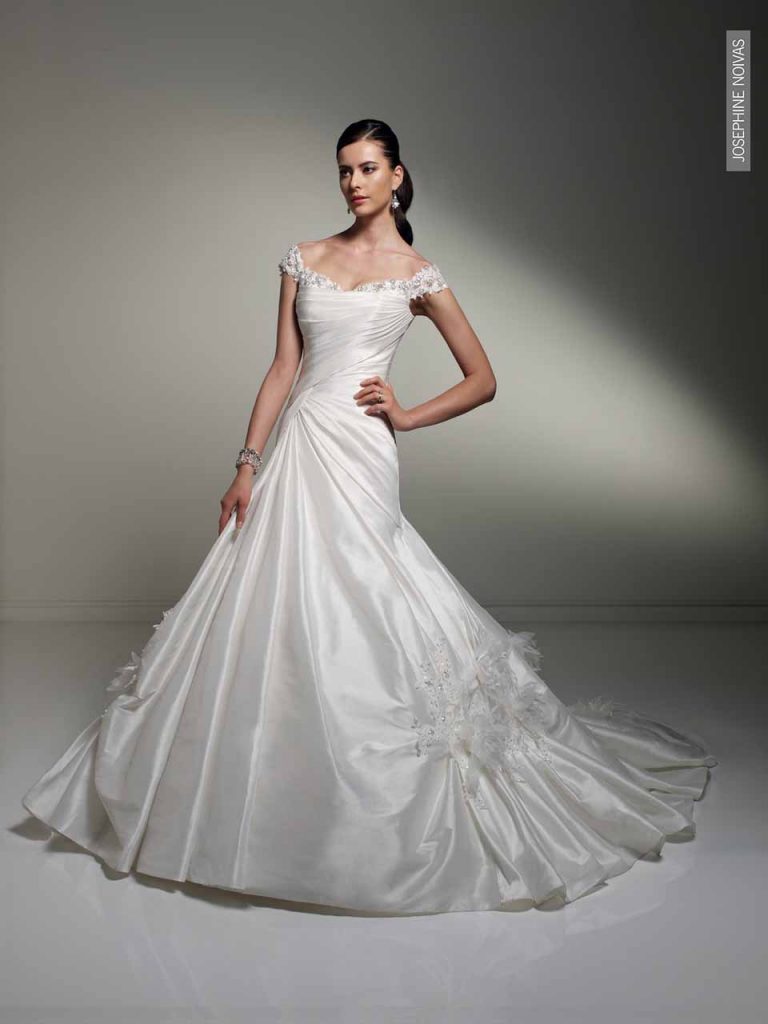 Vestido de Noiva - Decote ombro a ombro corte evasê