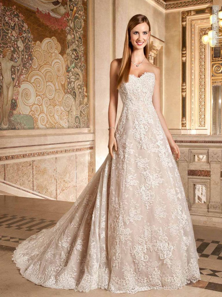 Vestido de Noiva - Evase tomara que caia em rendas