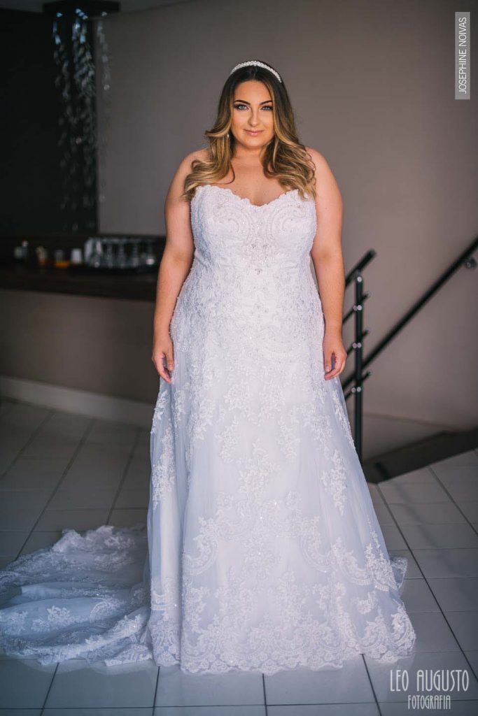 Vestido de Noiva Plu Size Corte A Tomara que Caia