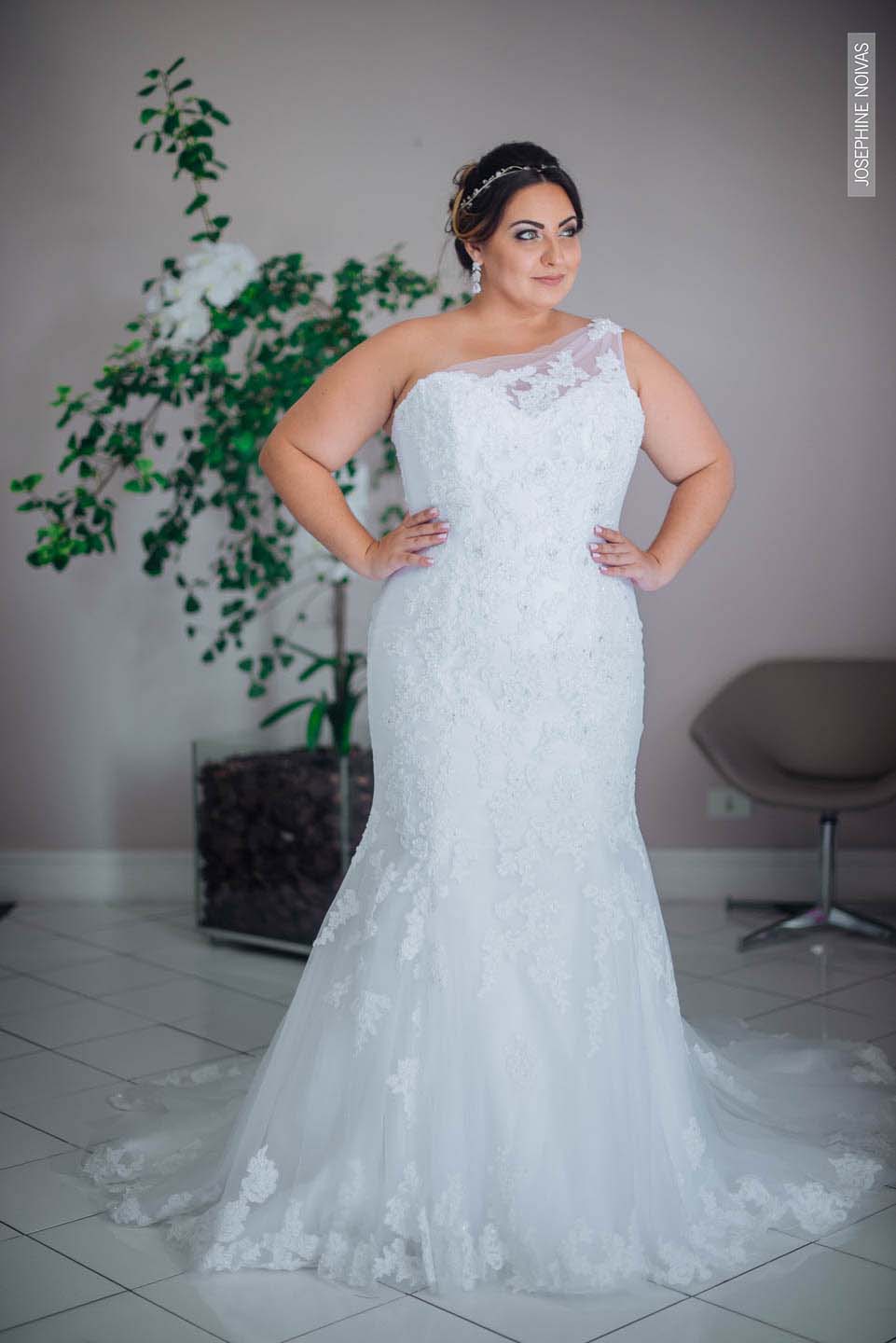 Vestido de Noiva Plus Size - Corte Sereia de um ombro só