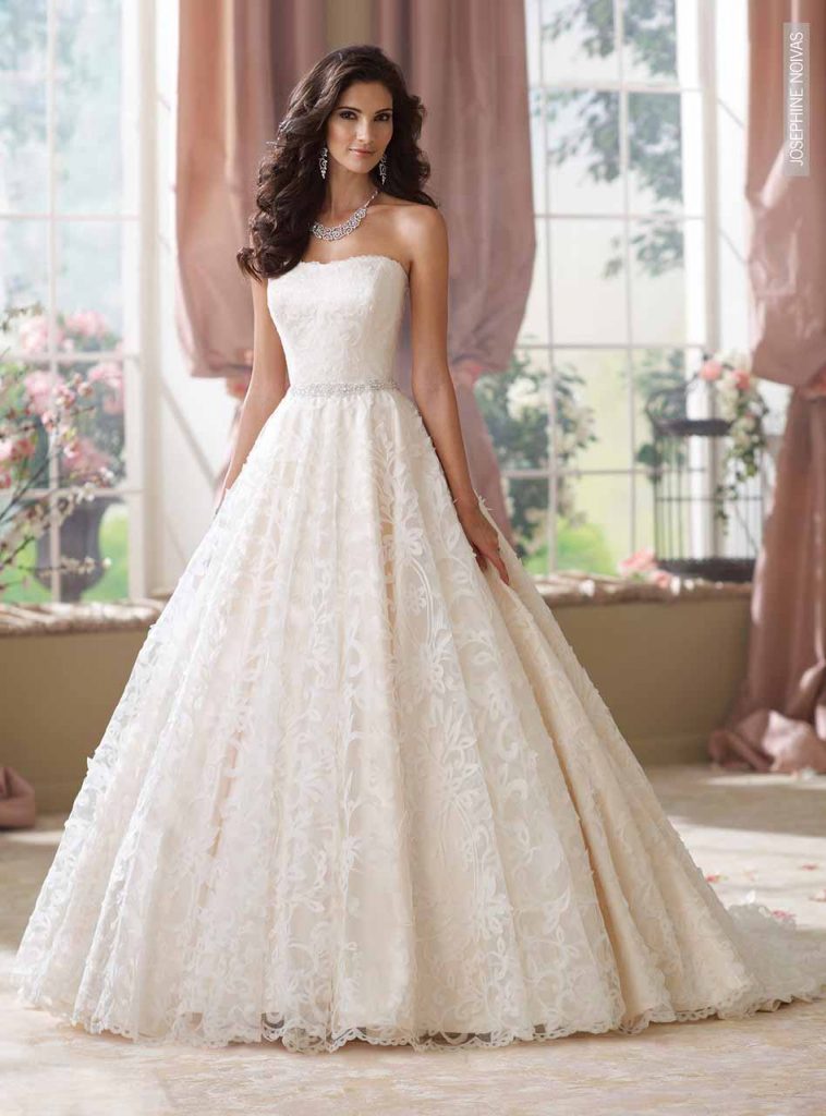 Vestido de Noiva - Princesa tomara que caia com rendas