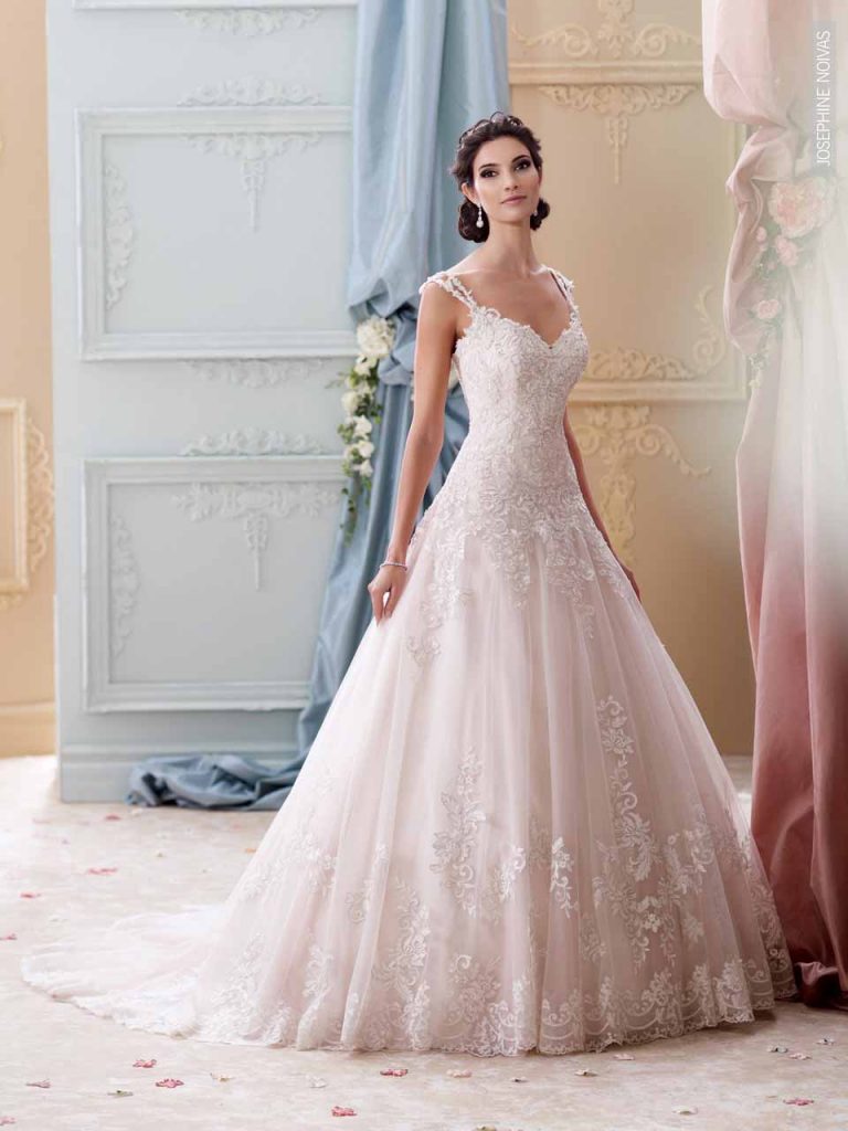 Vestido de Noiva com alças em renda evasê em tule