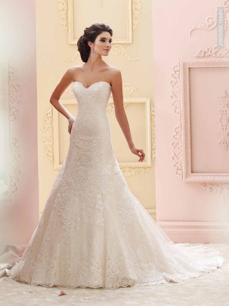 Vestido de Noiva tomara que caia com decote princesa