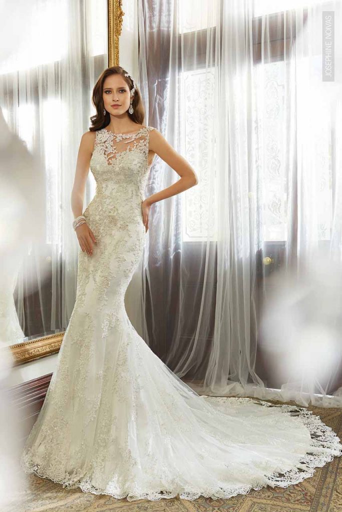 Vestido de Noiva Sereia com Calda e decote com transparências e rendas