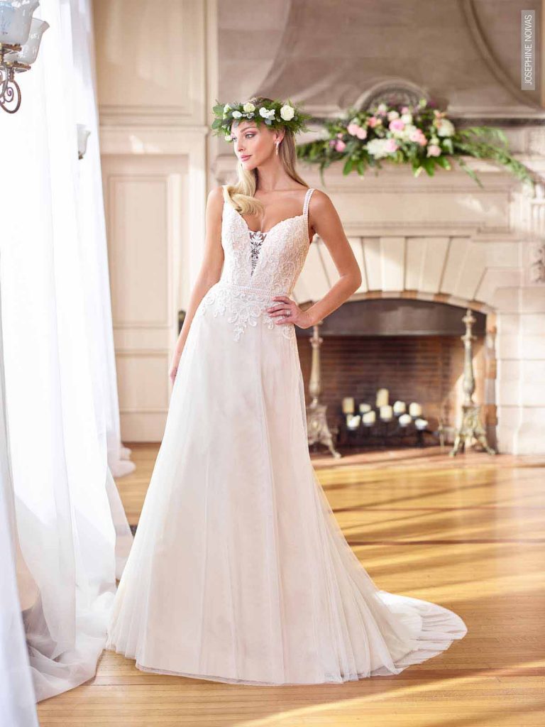 Vestido de Noiva - Fluido com alças e decote transparente