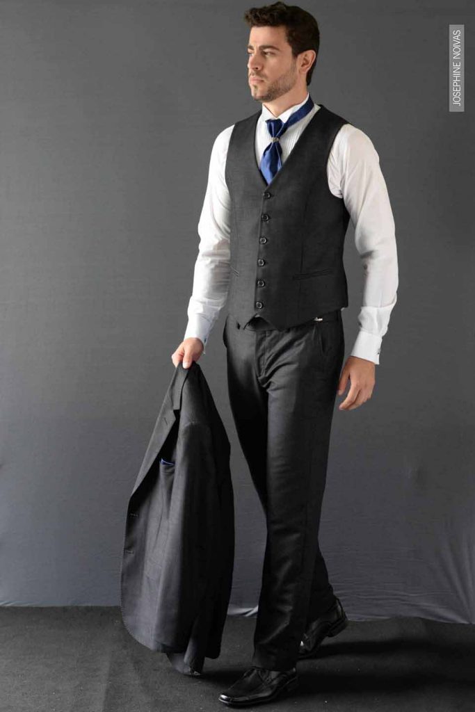 Traje de Noivo - Cinza Escuro com Gravata Azul