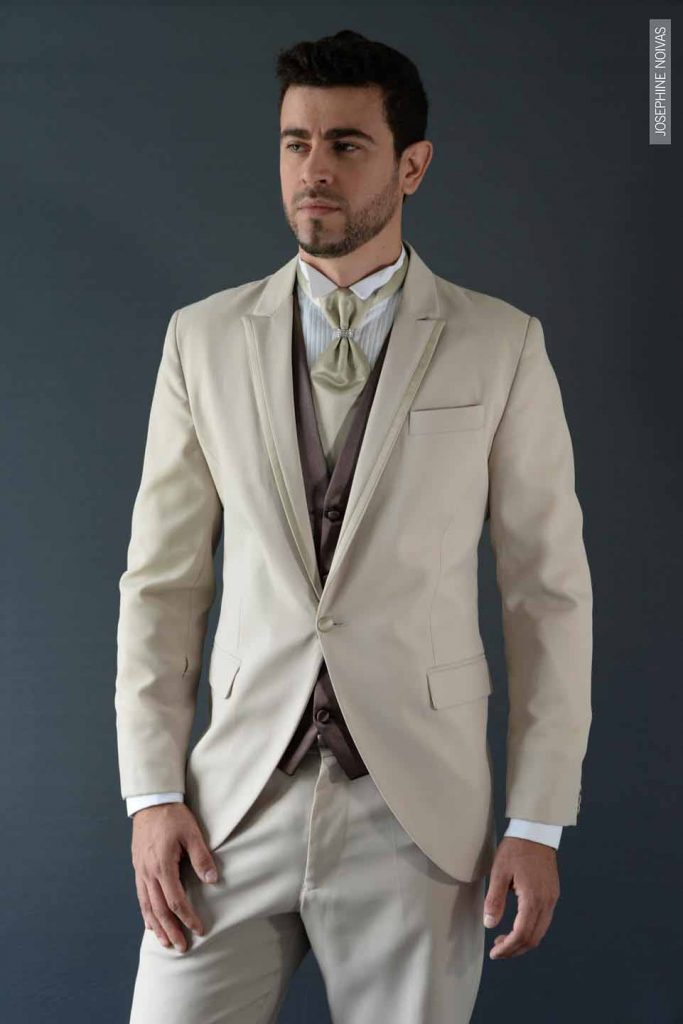 Traje de Noivo - Corte Slim Beje com Colete Cappucino