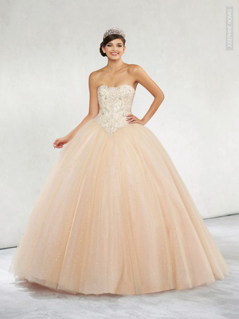 Vestido de Debutante - Saia com muito volume na cor dourada