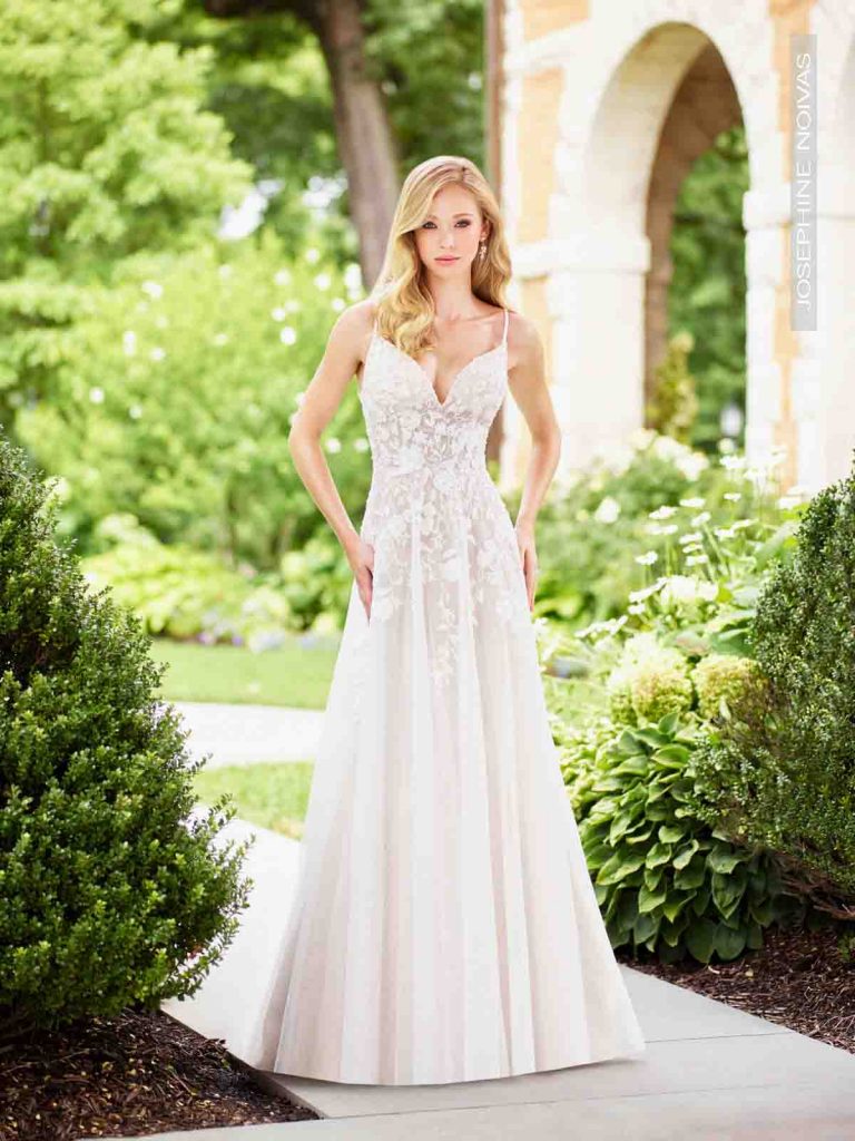 Vestido de Noiva - Evasê Transparencia Rendas e Alças