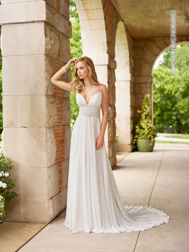 Vestido de Noiva - Fluido com Faixa na Cintura
