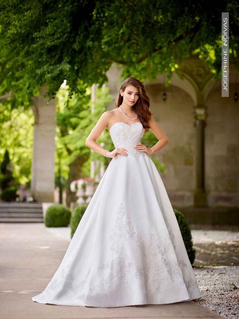 Vestido de Noiva - Princesa Tomara que com bordados