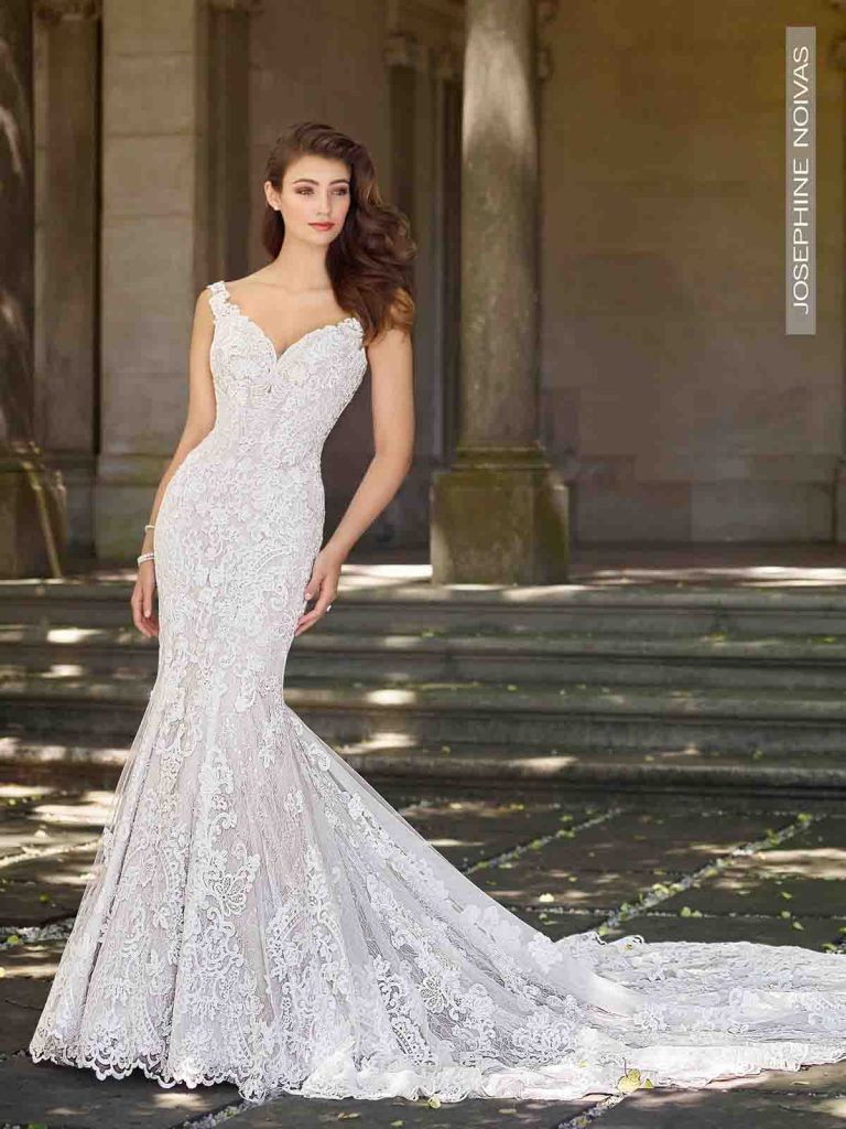 Vestido de Noiva - Semi Sereia com Decote profundo