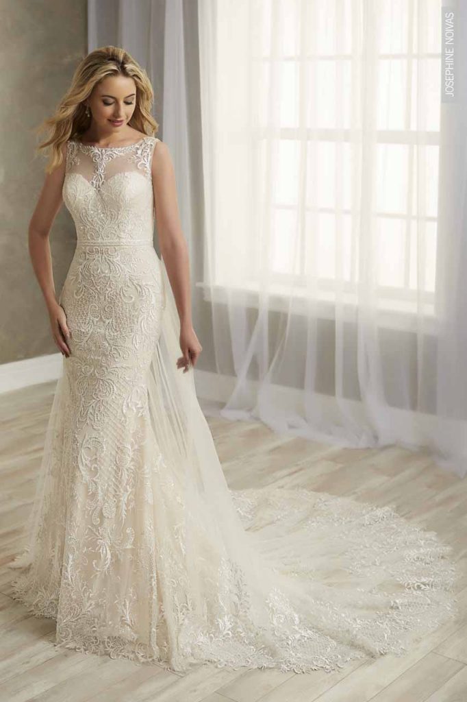 Vestido de Noiva - Semi Seria com calda móvel