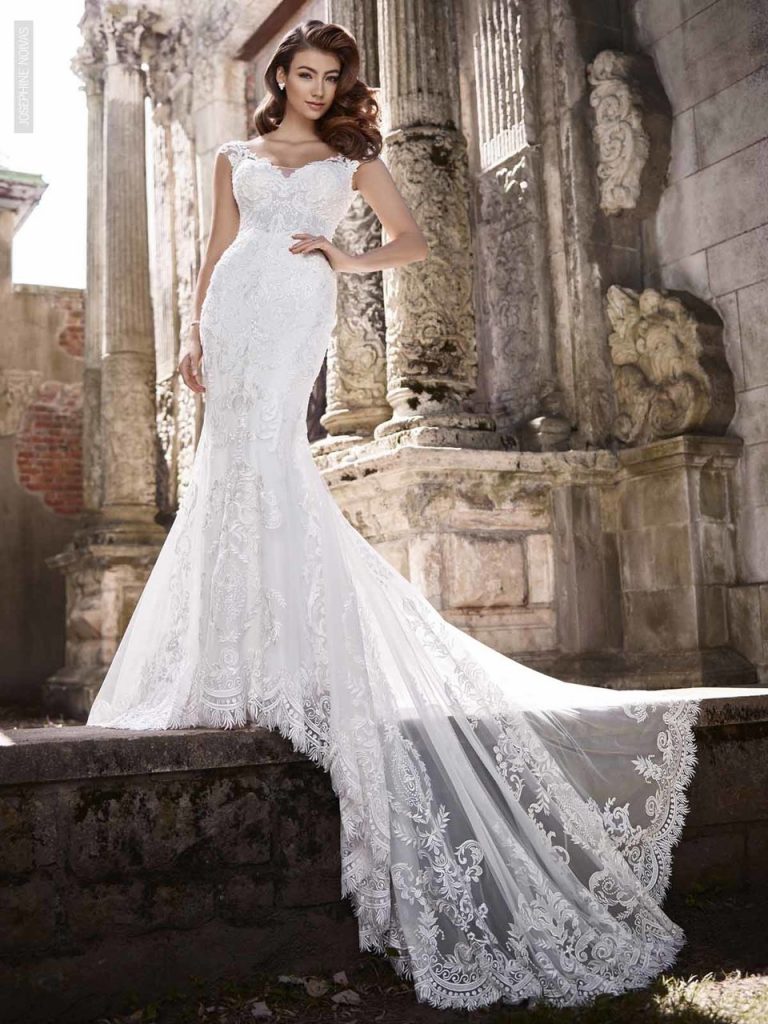 Vestido de Noiva Seria com Calda