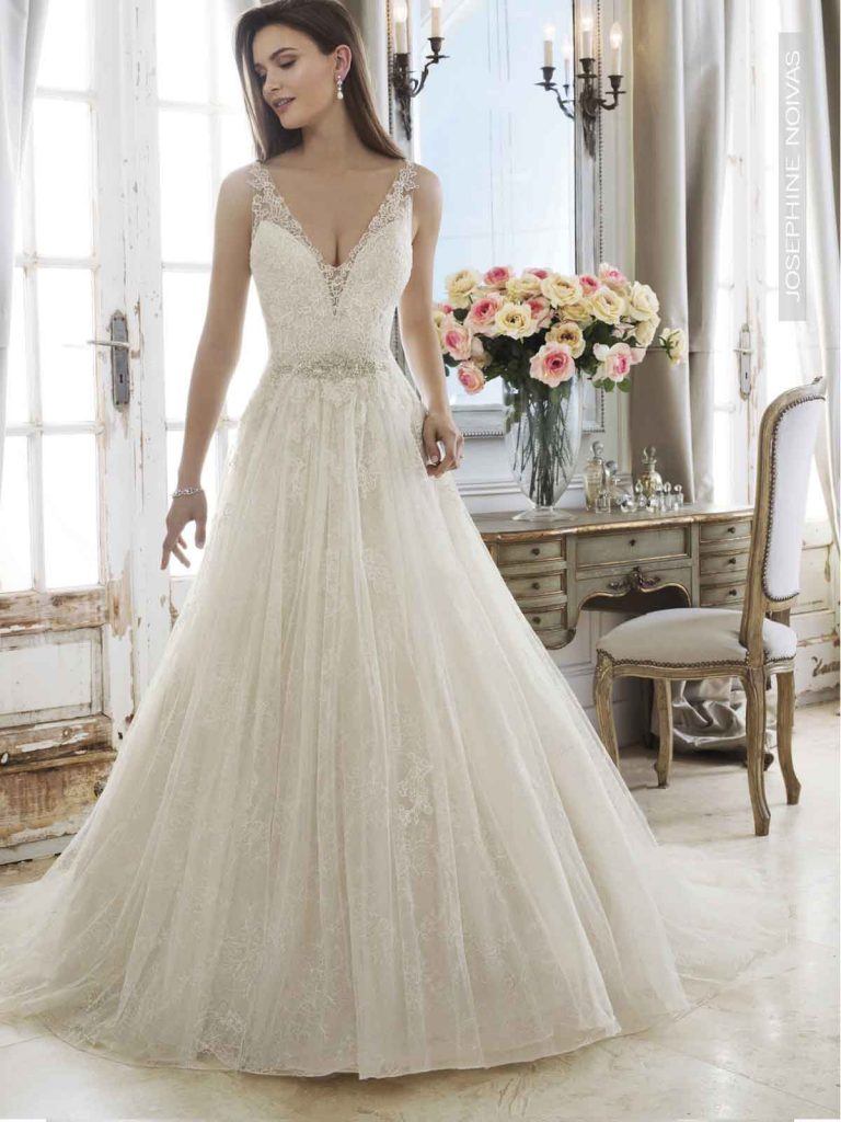Vestido de Noiva - corte A de corpo de rendas